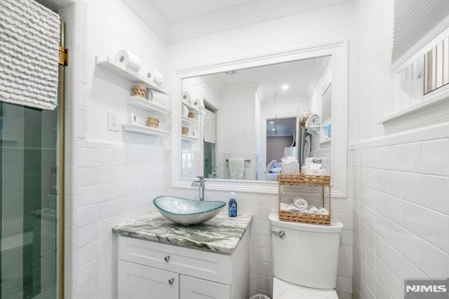 535 Willow Avenue, Lyndhurst, NJ 07071