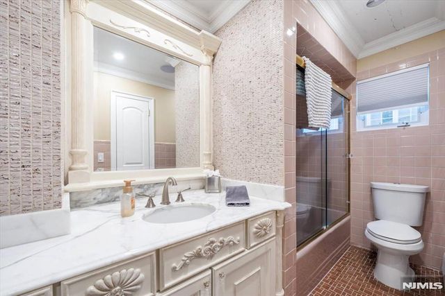 535 Willow Avenue, Lyndhurst, NJ 07071
