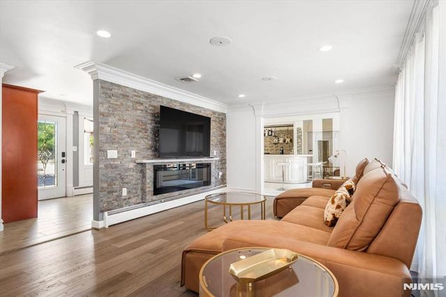 535 Willow Avenue, Lyndhurst, NJ 07071