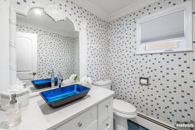 535 Willow Avenue, Lyndhurst, NJ 07071