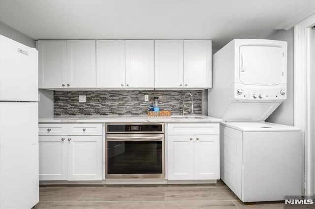 535 Willow Avenue, Lyndhurst, NJ 07071