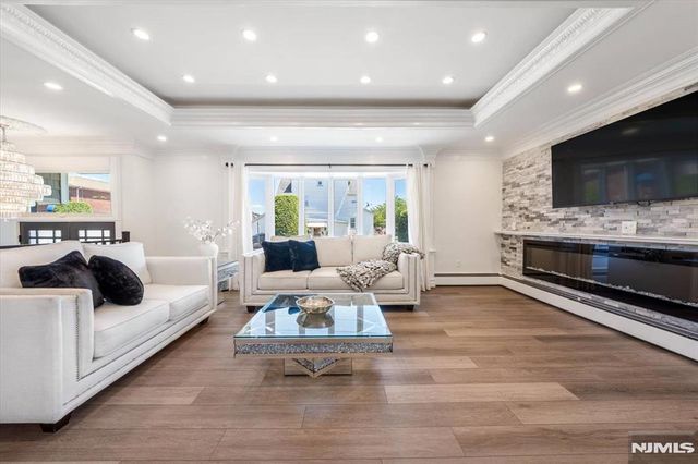 535 Willow Avenue, Lyndhurst, NJ 07071