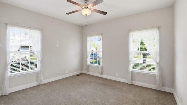 3207 Meadowhill Dr, Murfreesboro, TN 37130