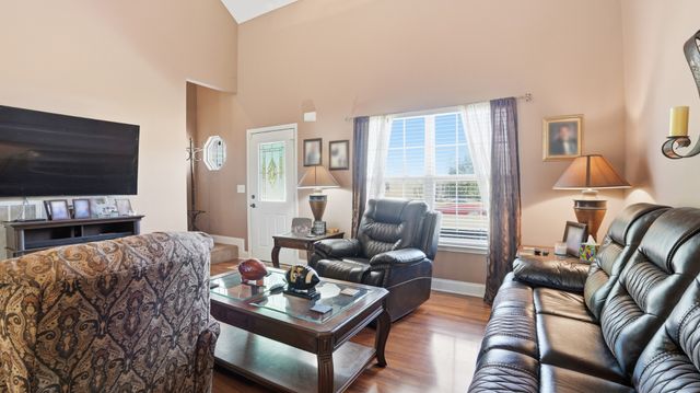 3207 Meadowhill Dr, Murfreesboro, TN 37130