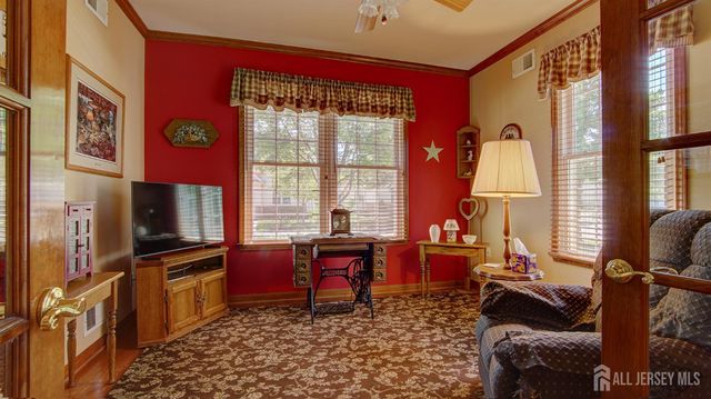19 Republic Row, Franklin, NJ 08873