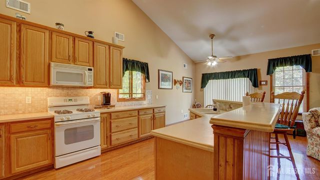 19 Republic Row, Franklin, NJ 08873
