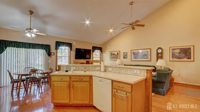 19 Republic Row, Franklin, NJ 08873