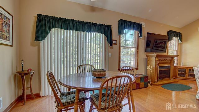19 Republic Row, Franklin, NJ 08873
