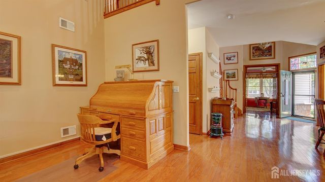 19 Republic Row, Franklin, NJ 08873