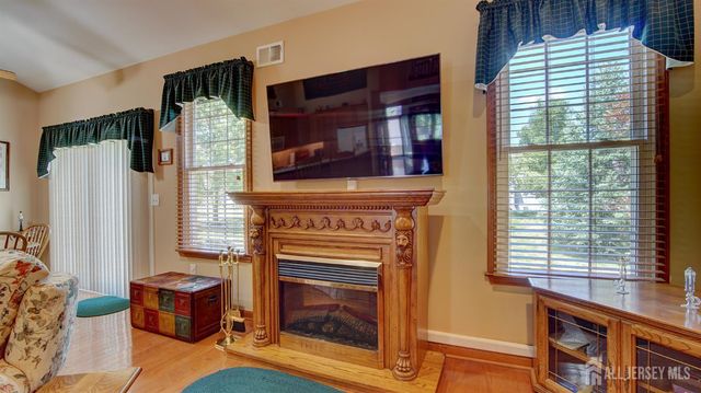 19 Republic Row, Franklin, NJ 08873