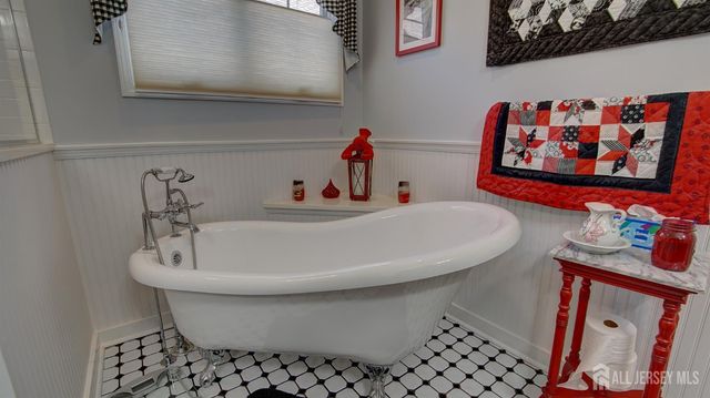 19 Republic Row, Franklin, NJ 08873