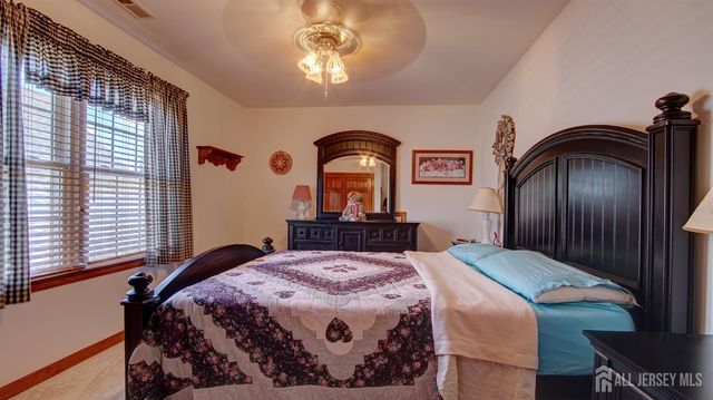 19 Republic Row, Franklin, NJ 08873