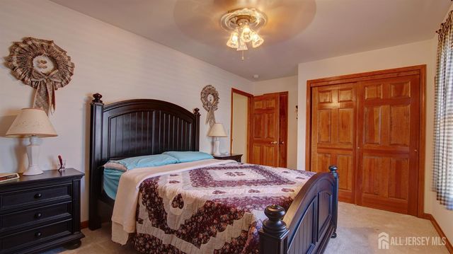 19 Republic Row, Franklin, NJ 08873