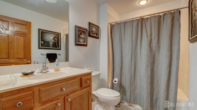 19 Republic Row, Franklin, NJ 08873