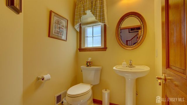 19 Republic Row, Franklin, NJ 08873