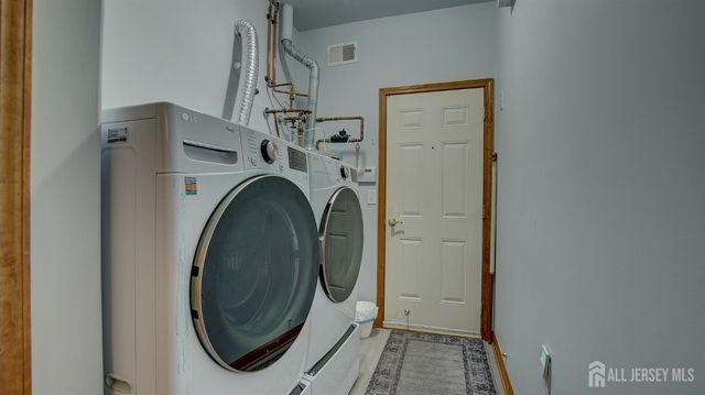 19 Republic Row, Franklin, NJ 08873