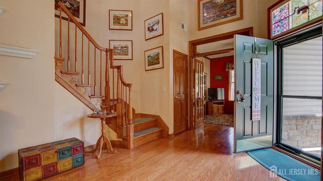 19 Republic Row, Franklin, NJ 08873