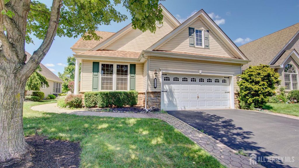 19 Republic Row, Franklin, NJ 08873