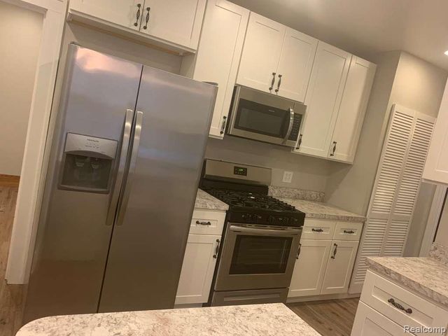 9459 Mitchell Street, Hamtramck, MI 48212