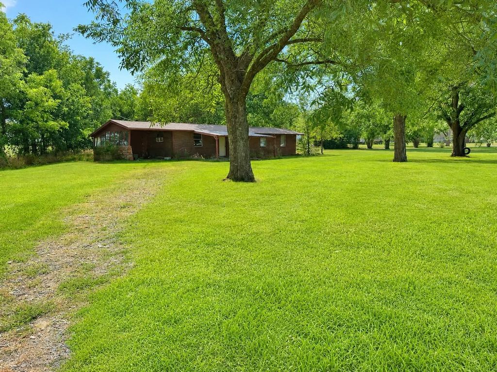 34270 State Highway 64, Wills Point, TX 75169