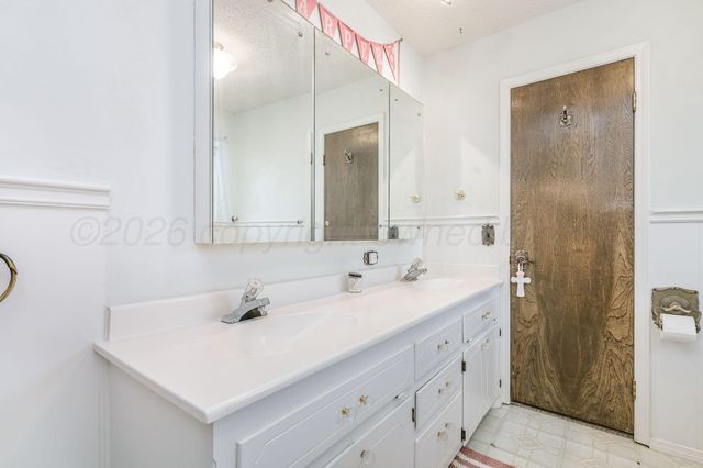 801 Arrah, Friona, TX 79035