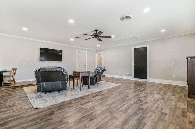 801 Arrah, Friona, TX 79035