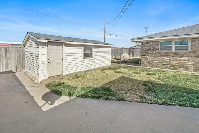 801 Arrah, Friona, TX 79035