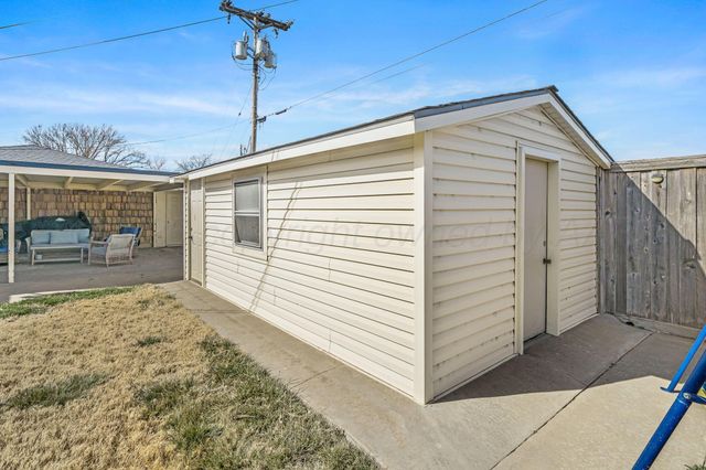 801 Arrah, Friona, TX 79035