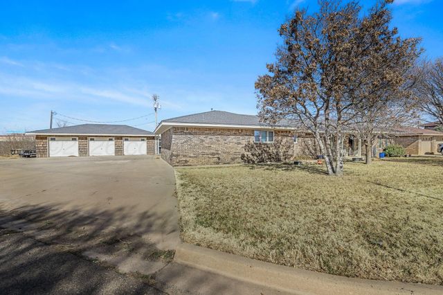 801 Arrah, Friona, TX 79035