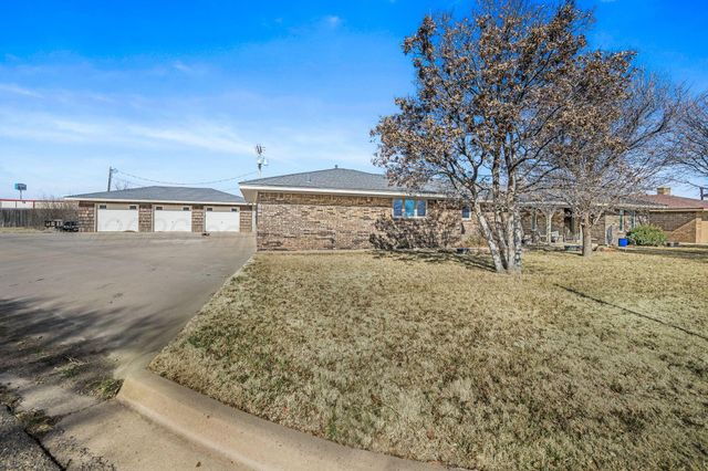 801 Arrah, Friona, TX 79035