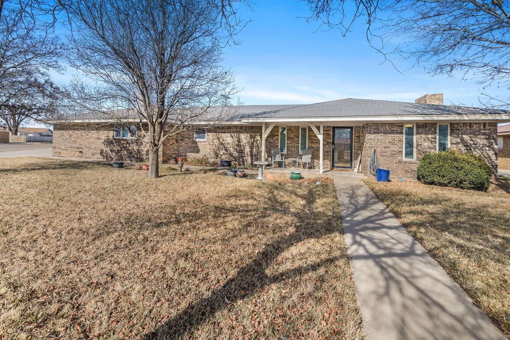 801 Arrah, Friona, TX 79035