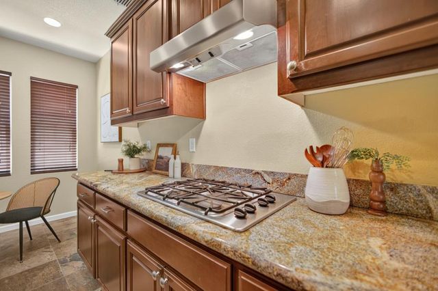 8048 Linda Isle Ln, Sacramento, CA 95831