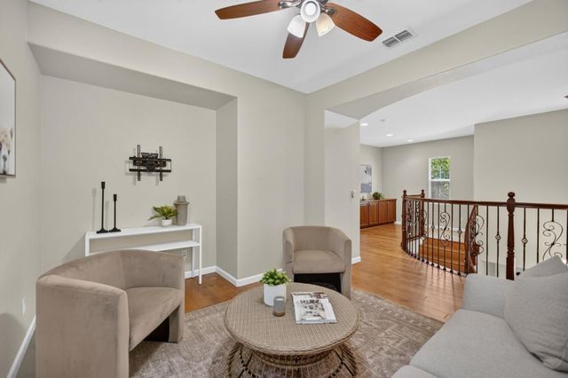 8048 Linda Isle Ln, Sacramento, CA 95831