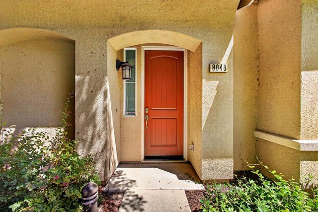 8048 Linda Isle Ln, Sacramento, CA 95831