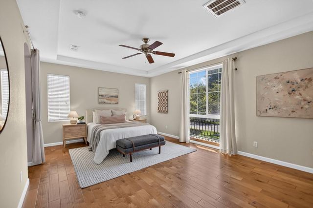 8048 Linda Isle Ln, Sacramento, CA 95831