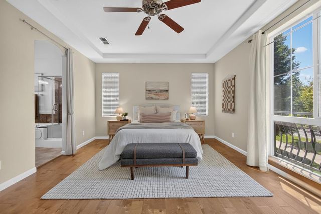 8048 Linda Isle Ln, Sacramento, CA 95831