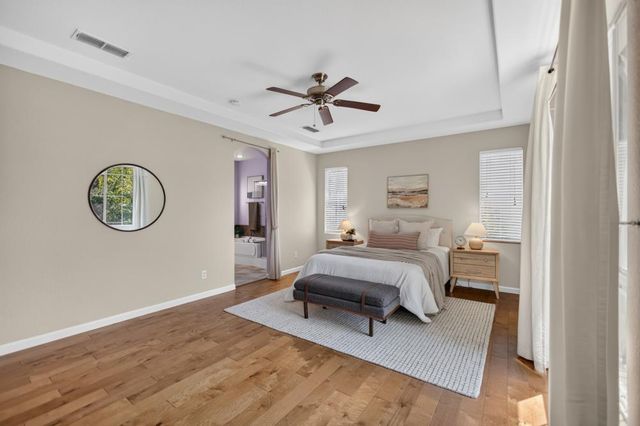 8048 Linda Isle Ln, Sacramento, CA 95831