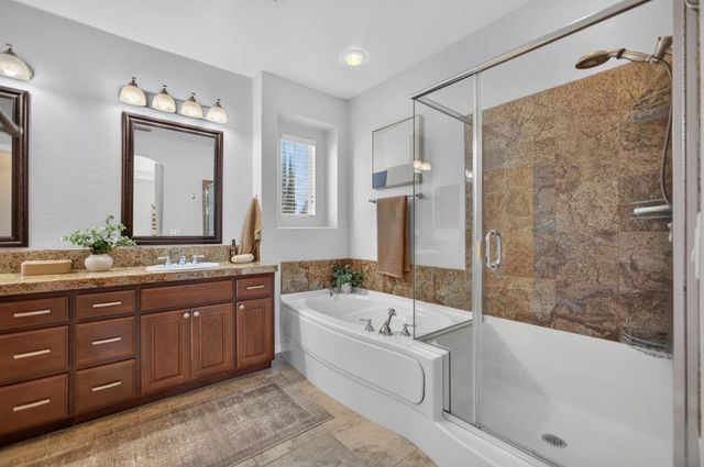 8048 Linda Isle Ln, Sacramento, CA 95831
