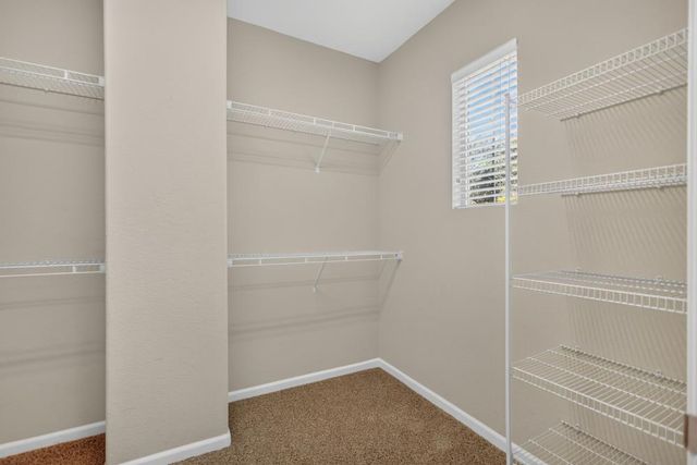 8048 Linda Isle Ln, Sacramento, CA 95831