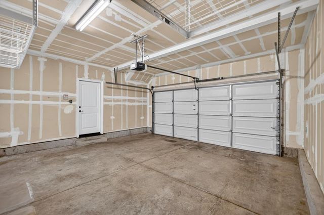 8048 Linda Isle Ln, Sacramento, CA 95831