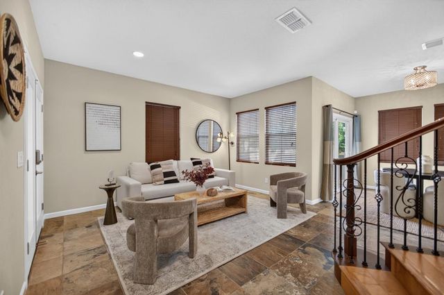 8048 Linda Isle Ln, Sacramento, CA 95831