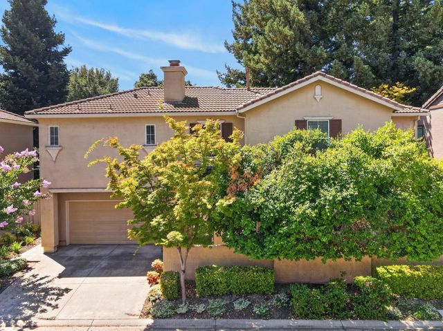 8048 Linda Isle Ln, Sacramento, CA 95831