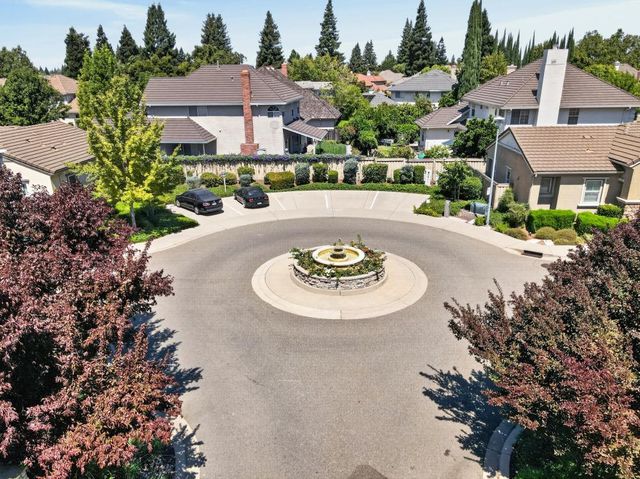 8048 Linda Isle Ln, Sacramento, CA 95831