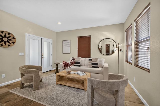 8048 Linda Isle Ln, Sacramento, CA 95831