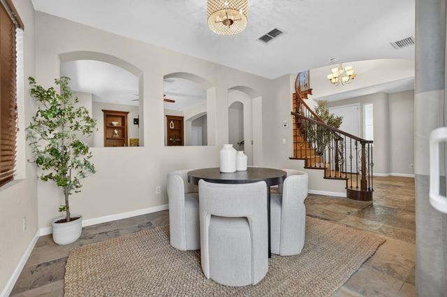 8048 Linda Isle Ln, Sacramento, CA 95831
