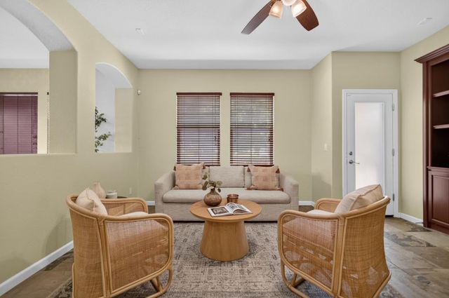 8048 Linda Isle Ln, Sacramento, CA 95831