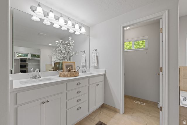 10427 N HIDDEN OAK DR, Highland, UT 84003