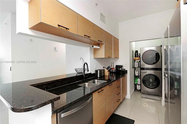 31 SE 5th St 3916, Miami, FL 33131