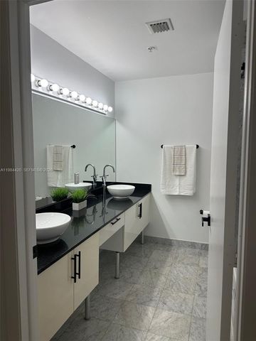 31 SE 5th St 3916, Miami, FL 33131