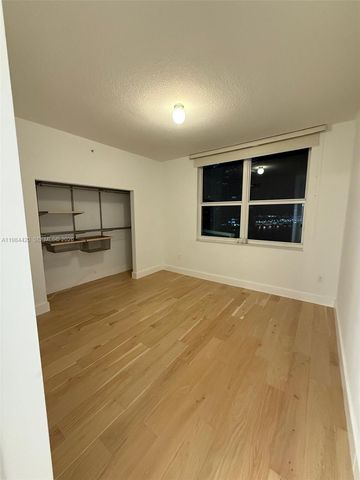 31 SE 5th St 3916, Miami, FL 33131